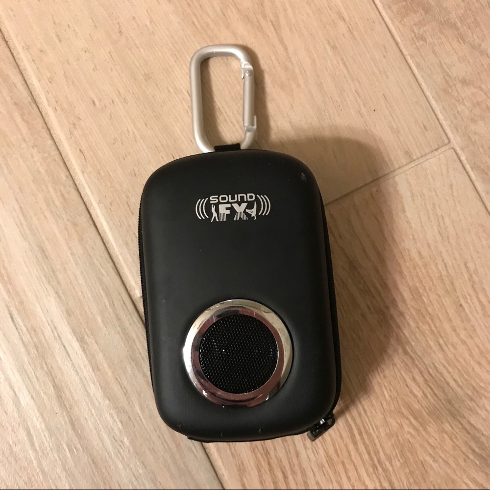 External travel speaker, MP3 holder, zip enclosure, license/card, carabiner hook